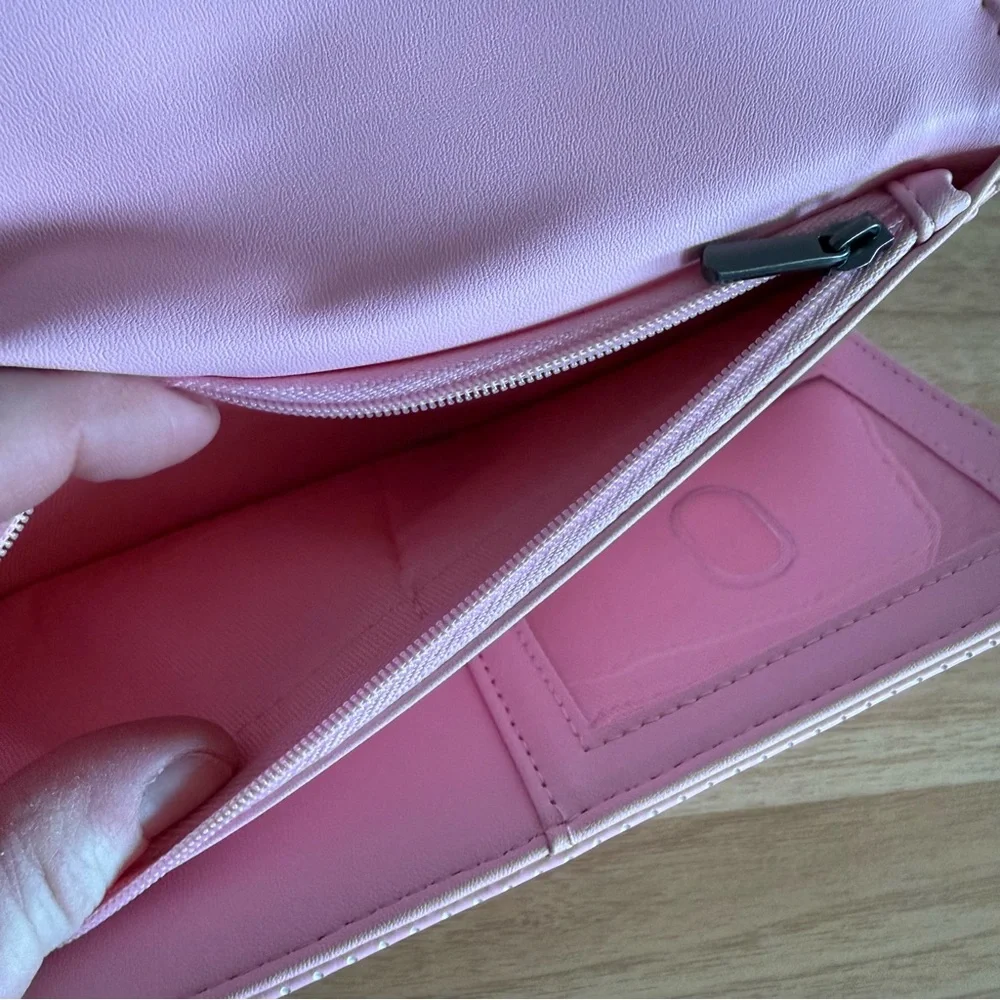 Pink‎ Wallet